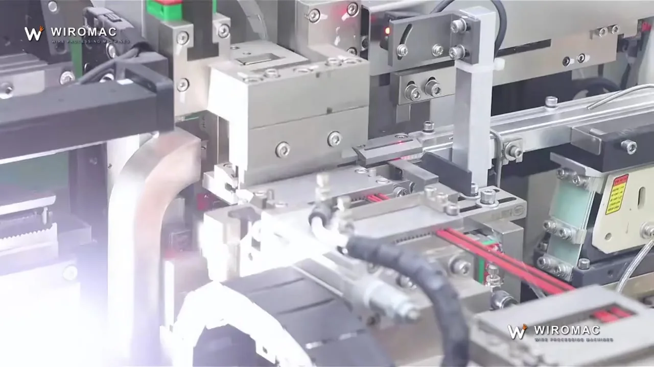 Automatic Connector Housing Insertion Machine with Tinning and Half-Stripping WM-366